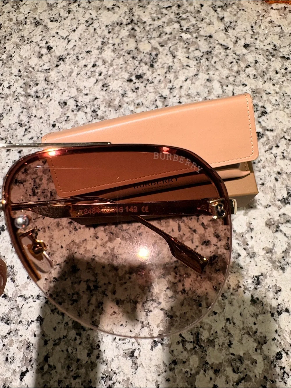 Burberry stylish aviator